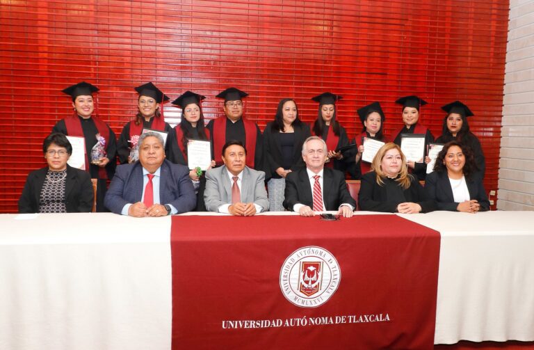 Graduó UATx tercera generación de especialistas en enfermería perinatal