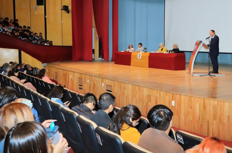 Reflexionan en UATx acerca de la construcción de paz