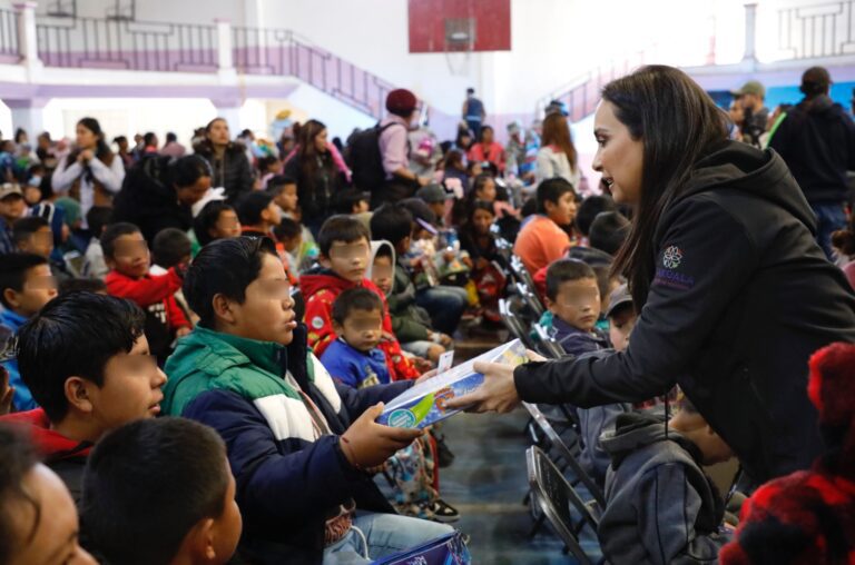 Entregó Sedif juguetes a niñas y niños atendidos en el hospital infantil de Tlaxcala