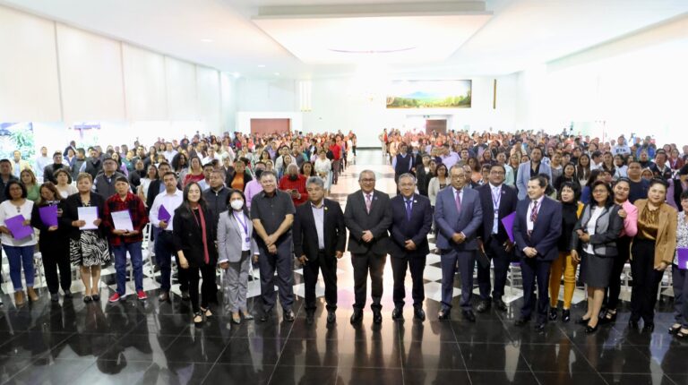 Entregó Gobierno del Estado estímulos económicos a personal administrativo del sector educativo