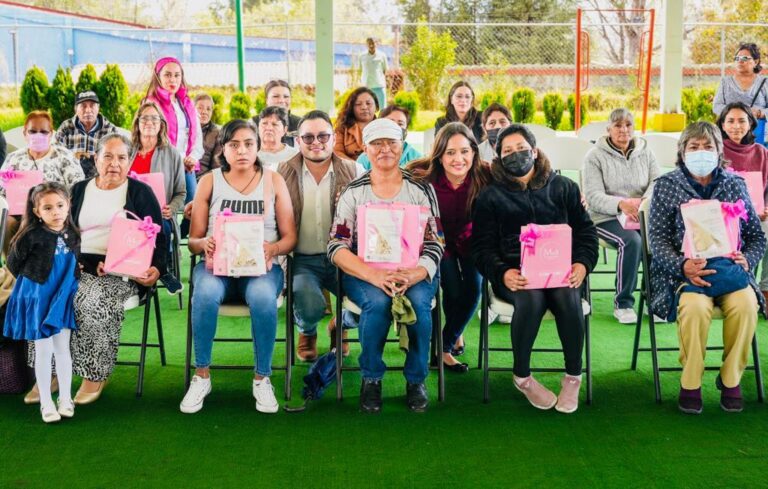 Entrega gobierno prótesis gratuitas de mama externa a 22 mujeres