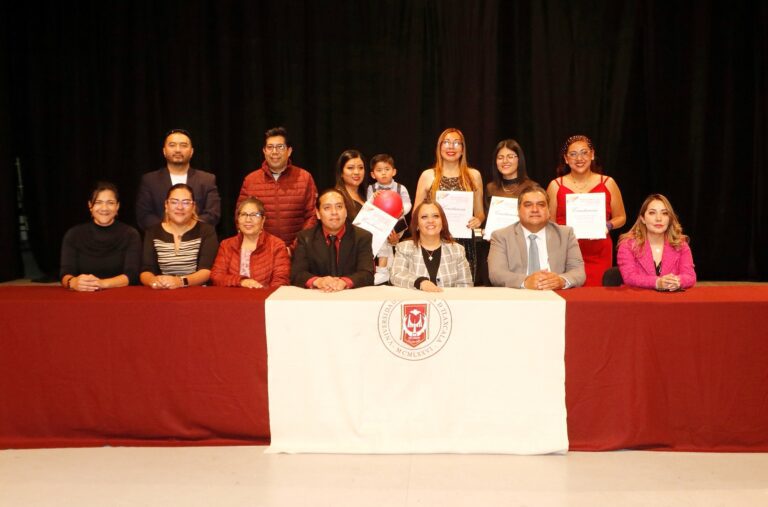 Graduó UATx a estudiantes de licenciatura y maestría de Trabajo Social, Sociología y Psicología