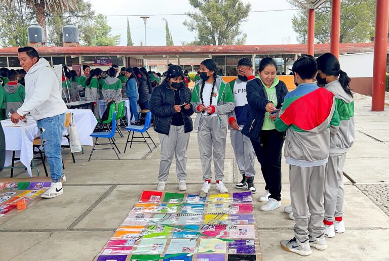 Participaron estudiantes de la UATx en ferias educativas