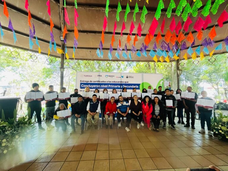 ITEA Entrega Certificados de Primaria y Secundaria en Apizaco