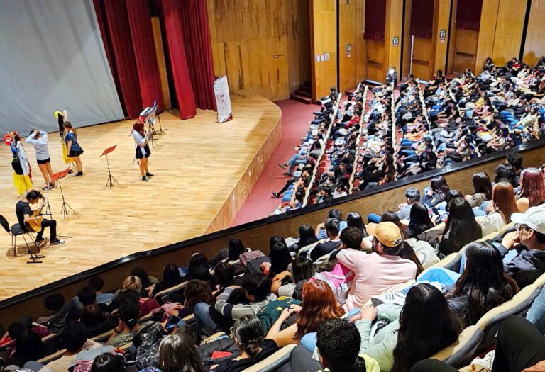 Orienta UATx a estudiantes sobre una sexualidad responsable