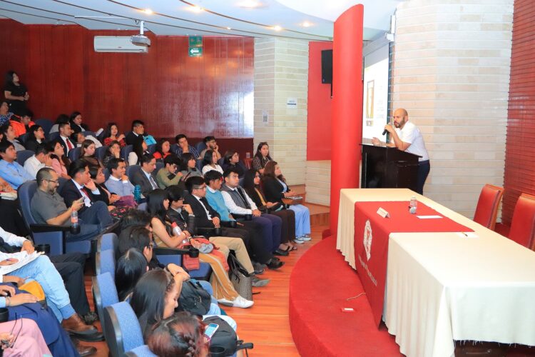 23 Reflexionan en UATx acerca de la Inteligencia Artificial y bases de datos