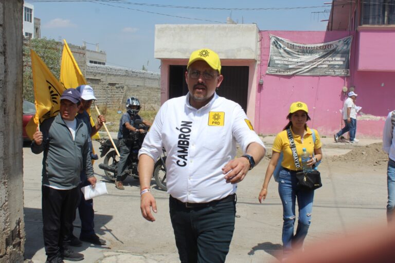 Juan Manuel Cambrón candidato a la diputación federal, realizó caminata en Teolocholco