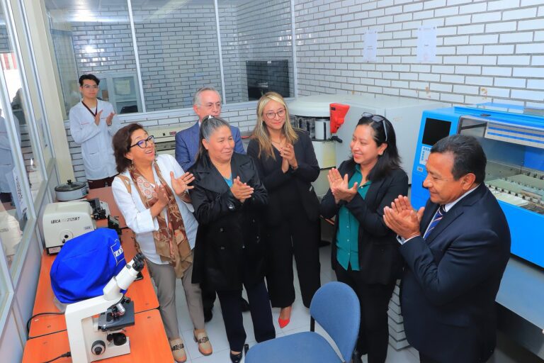 Reactiva UATx laboratorio de histopatología en Ciencias de la Salud