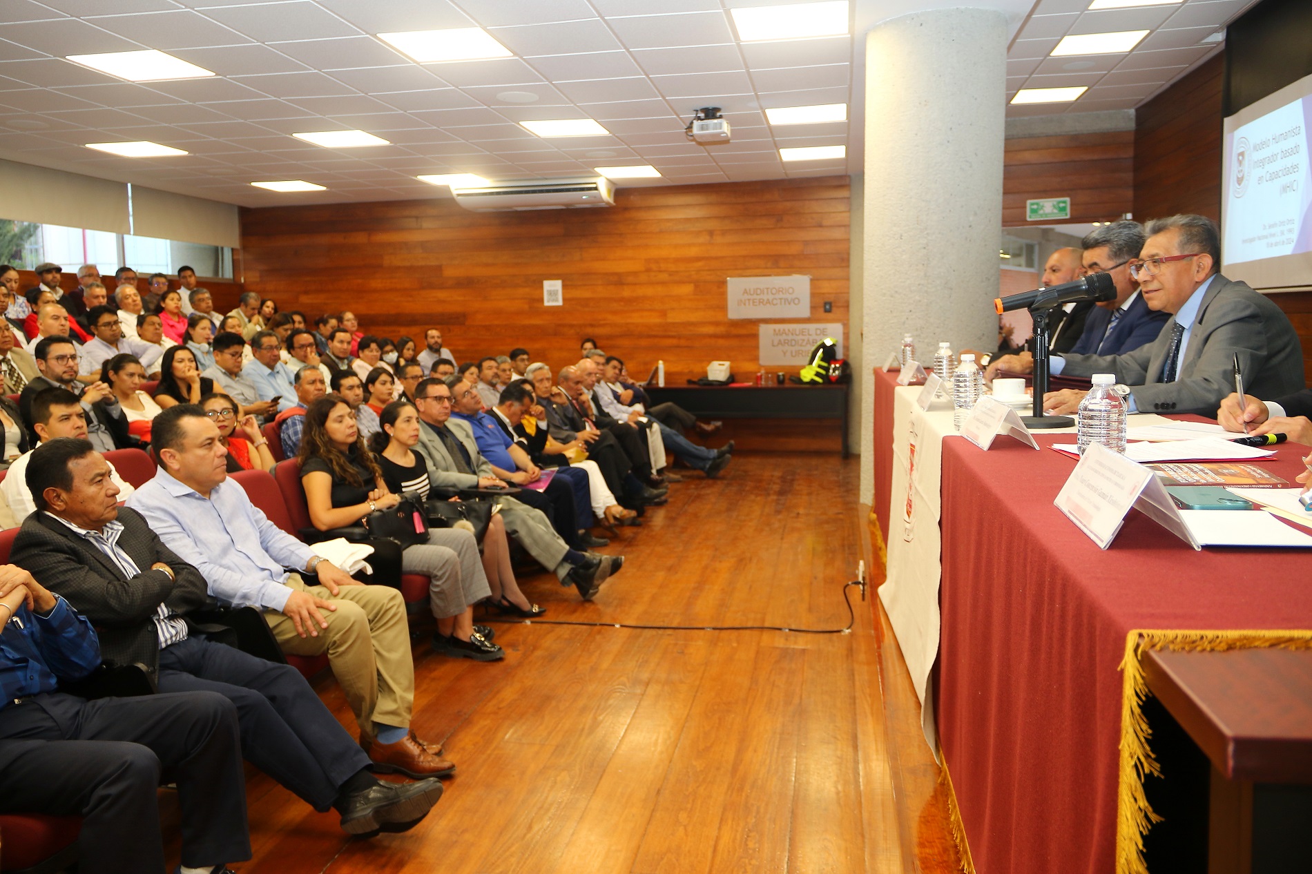 19 Reflexionan sobre el modelo educativo de la UATx