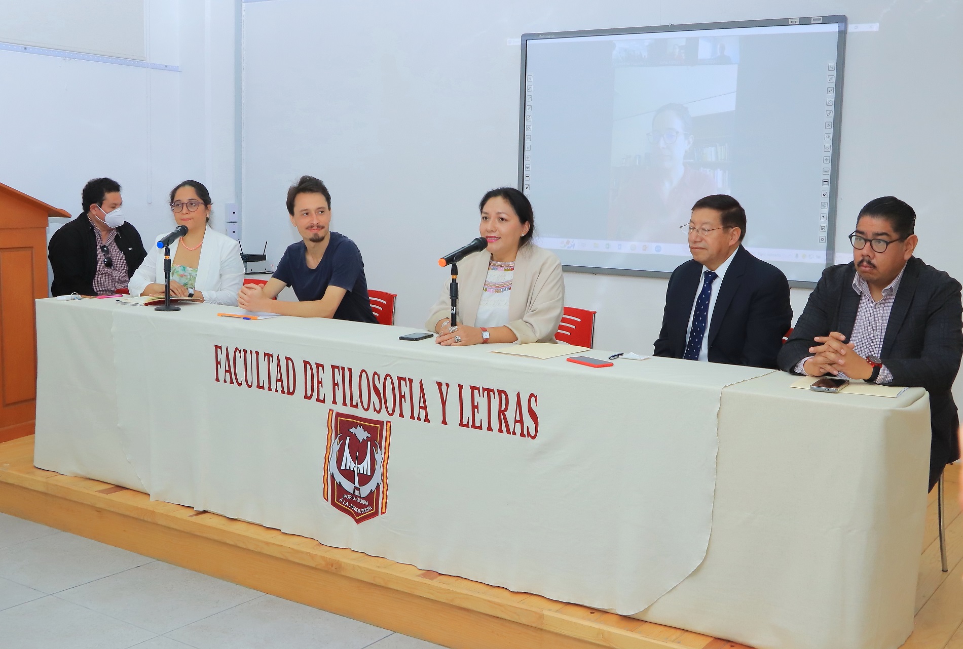 29 Será UATx plataforma para el análisis internacional de la teoría literaria