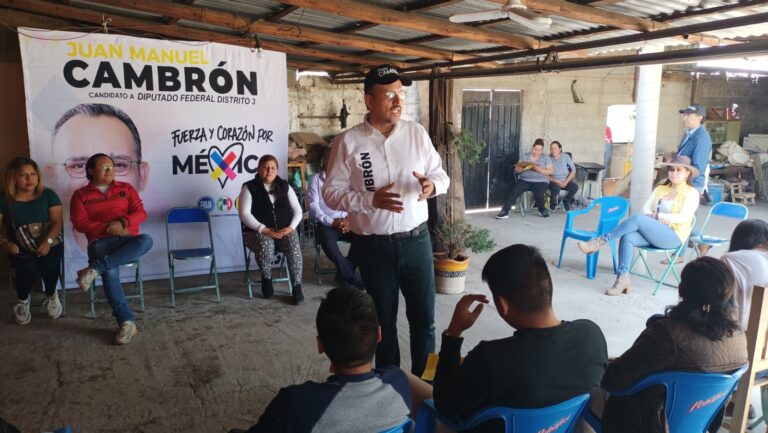 El candidato Cambrón Soria realizó caminata por el mercado nuevo y varios municipios