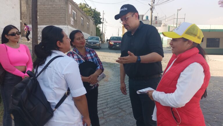 Juan Manuel Cambrón, candidato a diputado federal, dialogó con vecinos de Tetlatlahuca con tema educativo