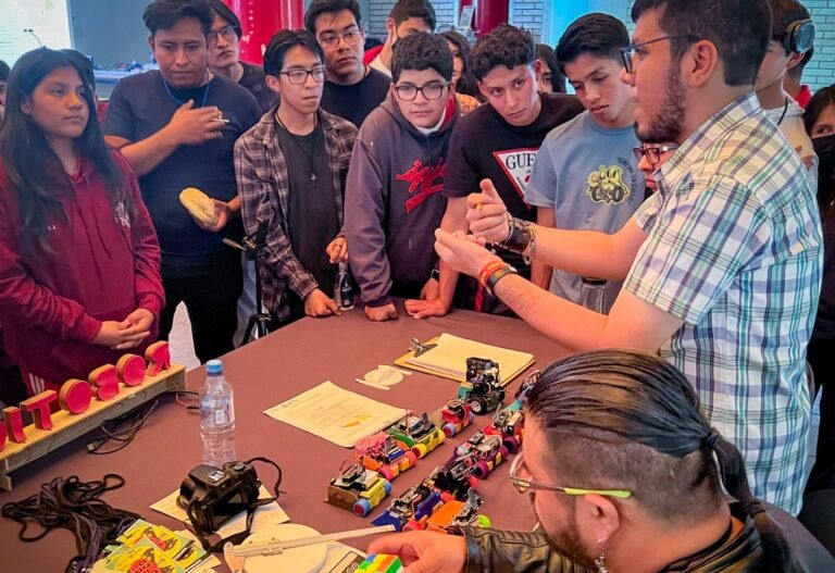 Celebran en la UPTx el 12vo Torneo Nacional de Robótica