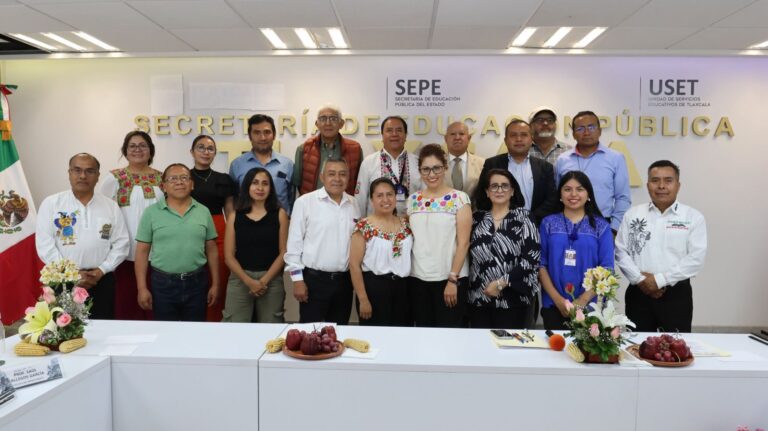 Trabaja SEPE-USET en la Integración del Libro de Educación Indígena «Tlaxcallan in Xochitl in Cuicatl»