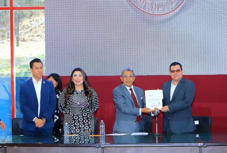 Formalizan Diputados Invitación para la Inscripción en Letras Doradas del Nombre de la UATx