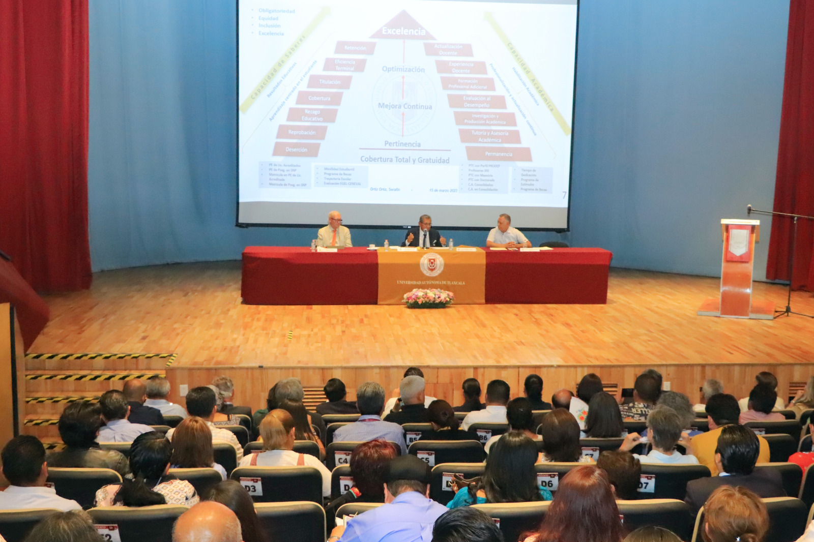 24 A Inicia taller de mejora continua en la UATx