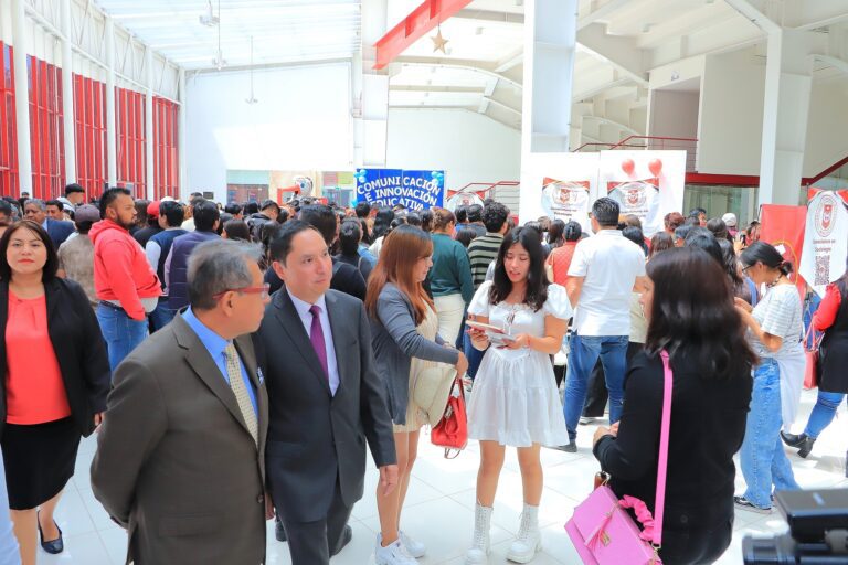 Realizó UATx tercera feria profesiográfica