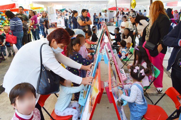 Celebró sindicato de la UATx a infantes en su día   