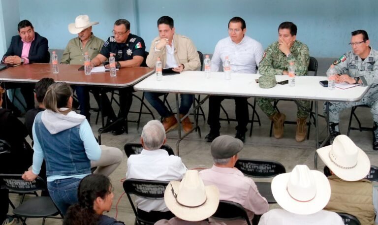 Autoridades Llevan a Cabo Reunión de Trabajo con Productores de Atltzayanca