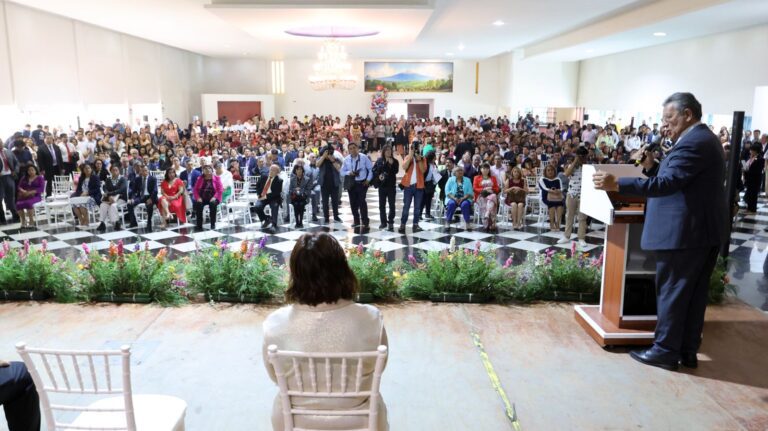 Entrega Gobierno del Estado Reconocimientos a Maestros Tlaxcaltecas de la Sección 31 del SNTE