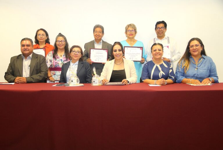 Realizó UATx segundo foro de praxis profesional