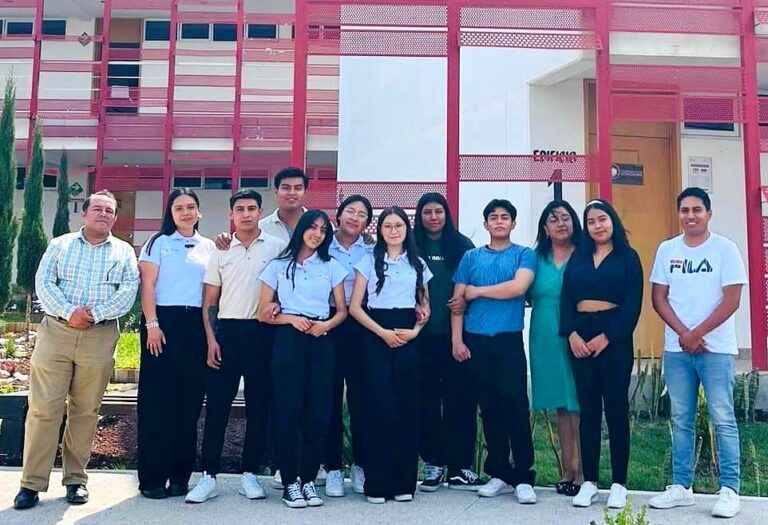 Obtienen estudiantes de la UATx primeros lugares en expo emprendedora ANFECA