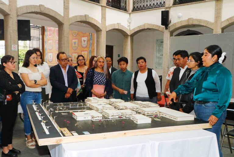 Presentan estudiantes de la UATx anteproyectos arquitectónicos