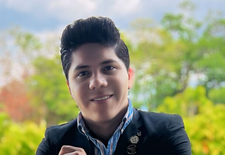 Se debe frenar tránsito de trailers doble remolque en carreteras: Víctor Torres López