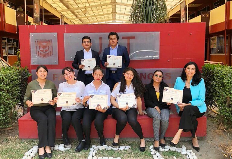 Obtienen estudiantes de la UATx primer lugar en concurso del Colegio de Contadores Públicos