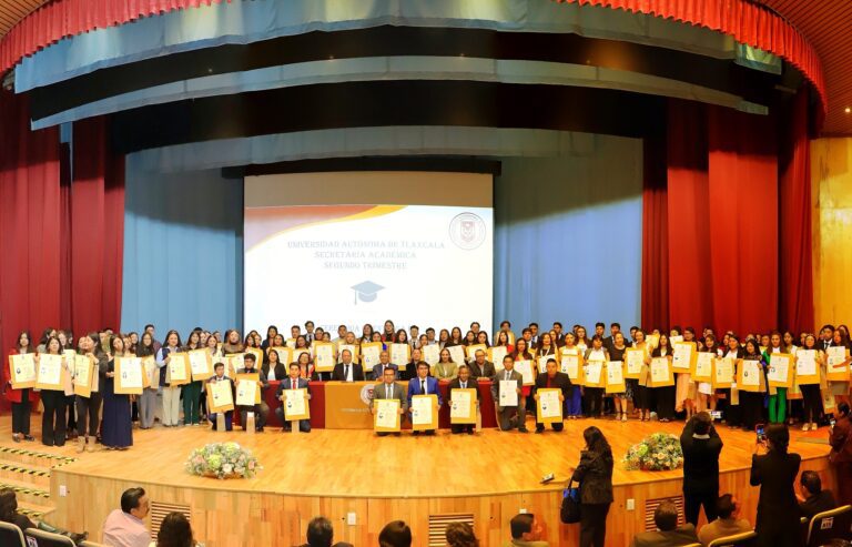 Entrega UATx Títulos Profesionales