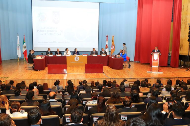 Reflexionan en la UATx Sobre Reforma al Poder Judicial
