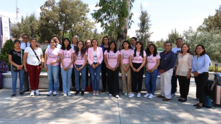 Autoridades Educativas Despiden a Alumnas que Asisitirán a Olimpiada Nacional Femenil de Matemáticas