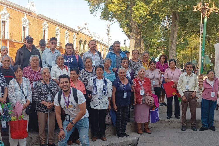 Brinda DAM Acompañamiento a Adultos Mayores Para Obtener Visas Americanas