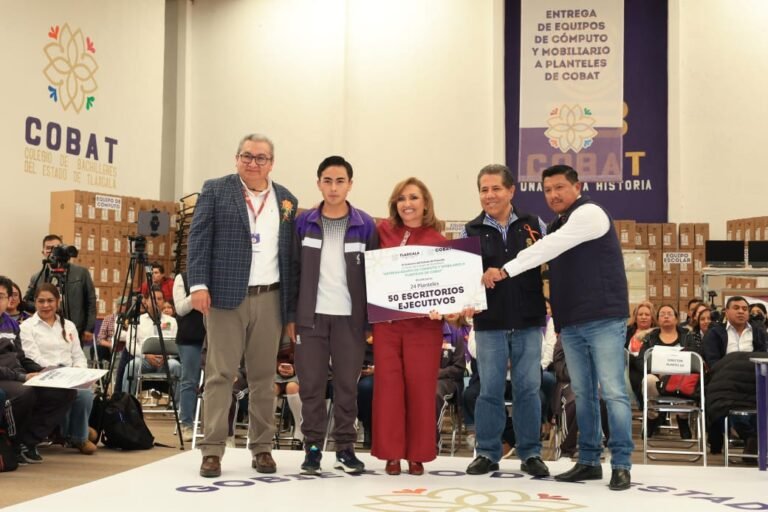 Entrega Gobernadora Equipo y Mobiliario a Planteles del Cobat