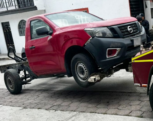 A través de una orden de cateo PGJE asegura tres vehículos por encubrimiento por receptación