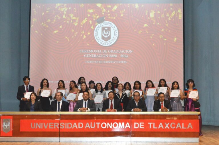 Egresó UATx generación 2024 de la Facultad de Filosofía y Letras