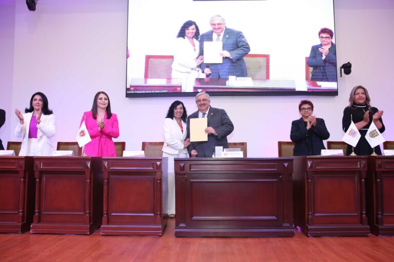 Recibe Anel Bañuelos llaves de acceso a la plataforma del Registro Nacional de Obligaciones Alimentarias