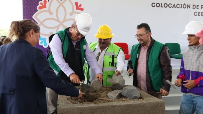 Autoridades Colocan Primera Piedra Para la Construcción del Cebes de Santa Cruz Quilehtla