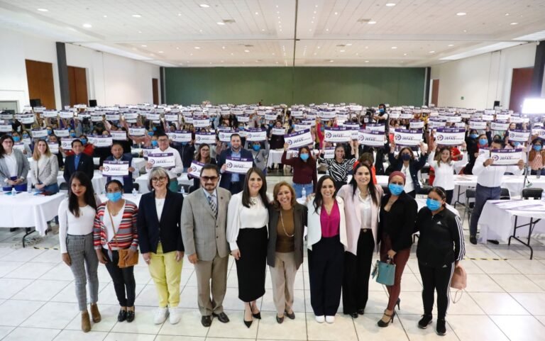 Entregan Gobierno y Sedif Paquetes de Emprendimiento a Mujeres Jefas de Familia