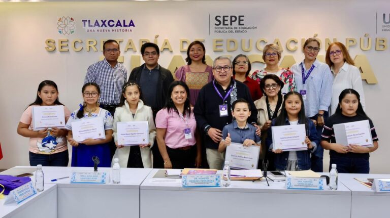 Presenta la SEPE-USET Prototipo de Libro de Texto Gratuito Contra la Trata de Personas