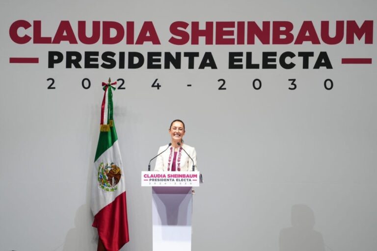 Lorena Cuéllar Celebra con Claudia Sheinbaum Entrega de su Constancia Como Presidenta Electa