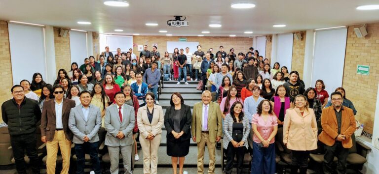 Visualizan en la UATx documental «El tren y la península»