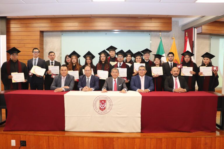 Egresan nuevos politólogos de la UATx