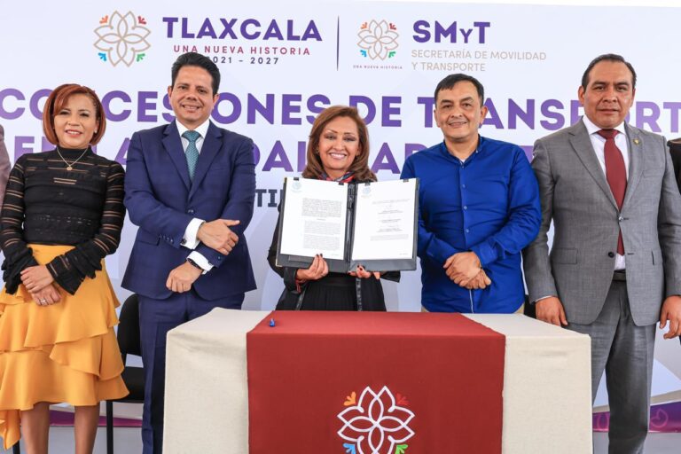 Entrega Gobernadora Concesiones de Taxi Para el Municipio de Tenancingo