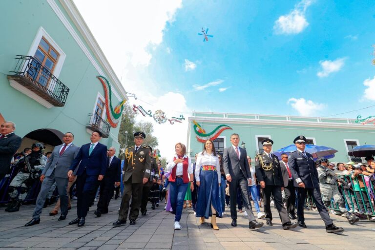 Encabeza Gobernadora Desfile Cívico Militar de la Independencia de México