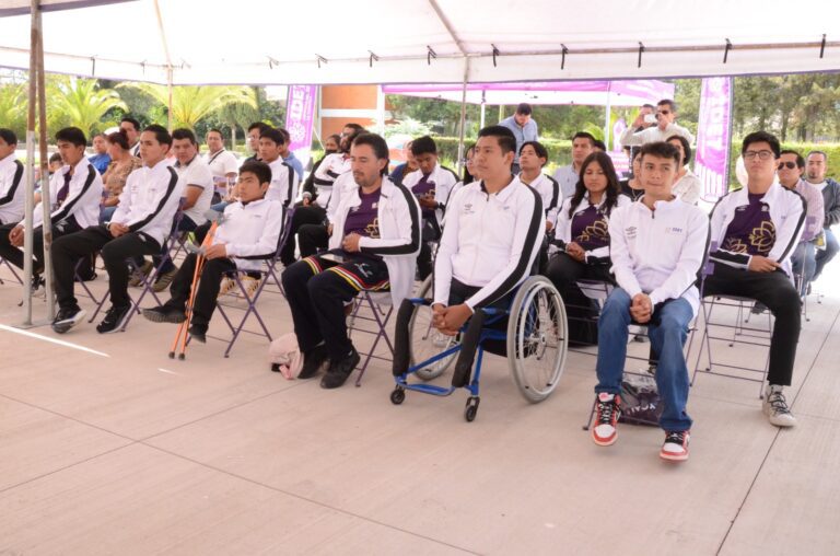 Despiden a delegación tlaxcalteca que participará en para-nacionales CONADE 2024 en Oaxaca