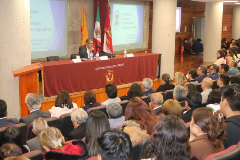 Promueve la UATx diálogo en su ciclo de conferencias «Conciencia histórica y formación democrática»
