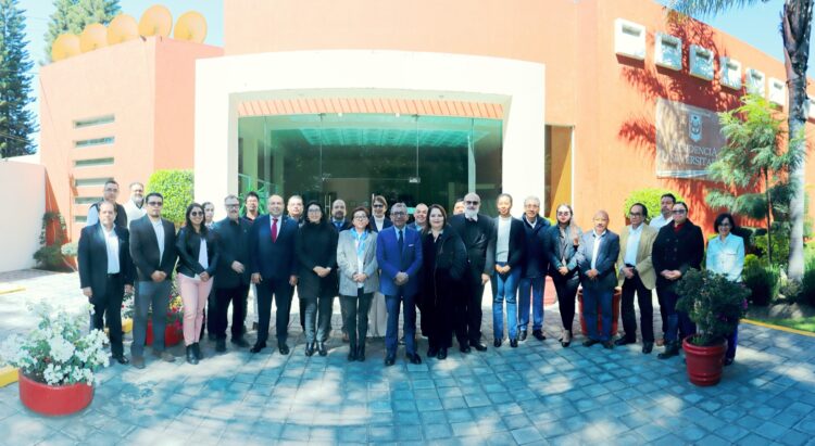 Projection: Cylindrical (1)FOV: 114 x 66Ev: 11.72