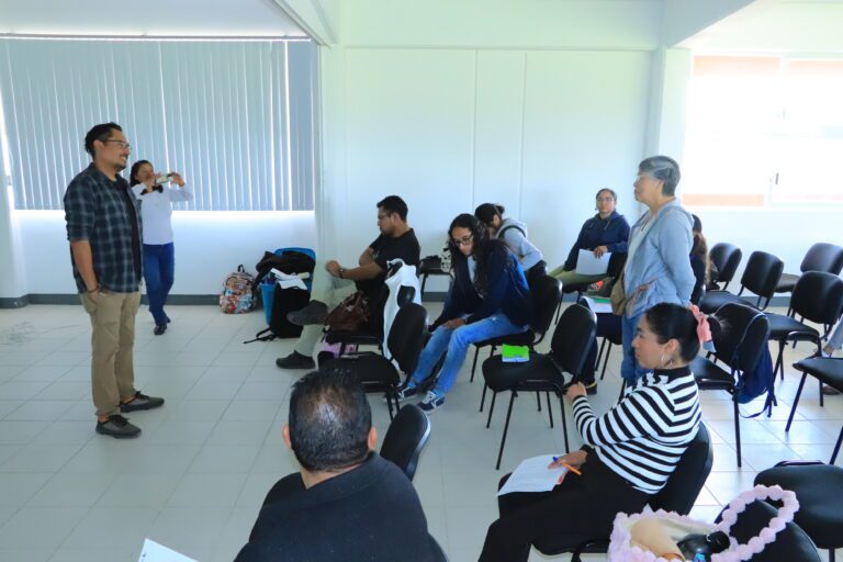 Enseñan a identificar aves y promover la ciencia ciudadana en curso del Jardín Etnobiológico Tlaxcallan