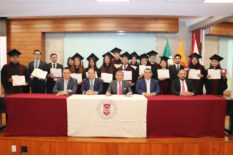 Egresan nuevos politólogos de la UATx en las terminales de Análisis Político y Gestión Pública